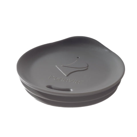 La tapa Porta Via de silicona para taza protege el calor.