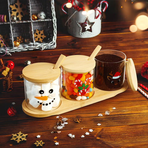 Potchen diseños navideños añaden ambiente festivo a la cocina.