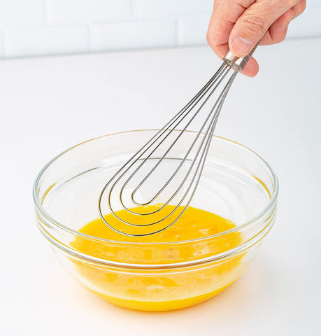 Batidor PrepWorks ergonómico para uso diario en cocina y control preciso.