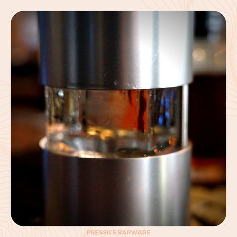 Bandeja de hielo 4 cubos con tapa Pressice Barware para almacenamiento.
