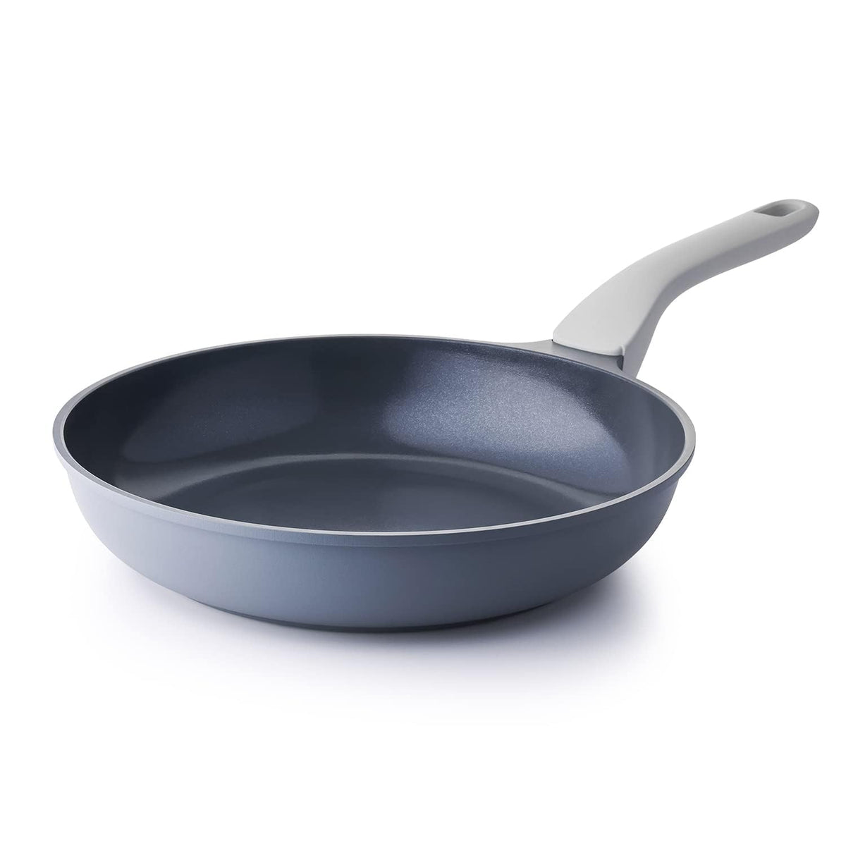 Sartén PRICUSIS antiadherente de 8 pulgadas, vista frontal, ideal para saltear sin esfuerzo.