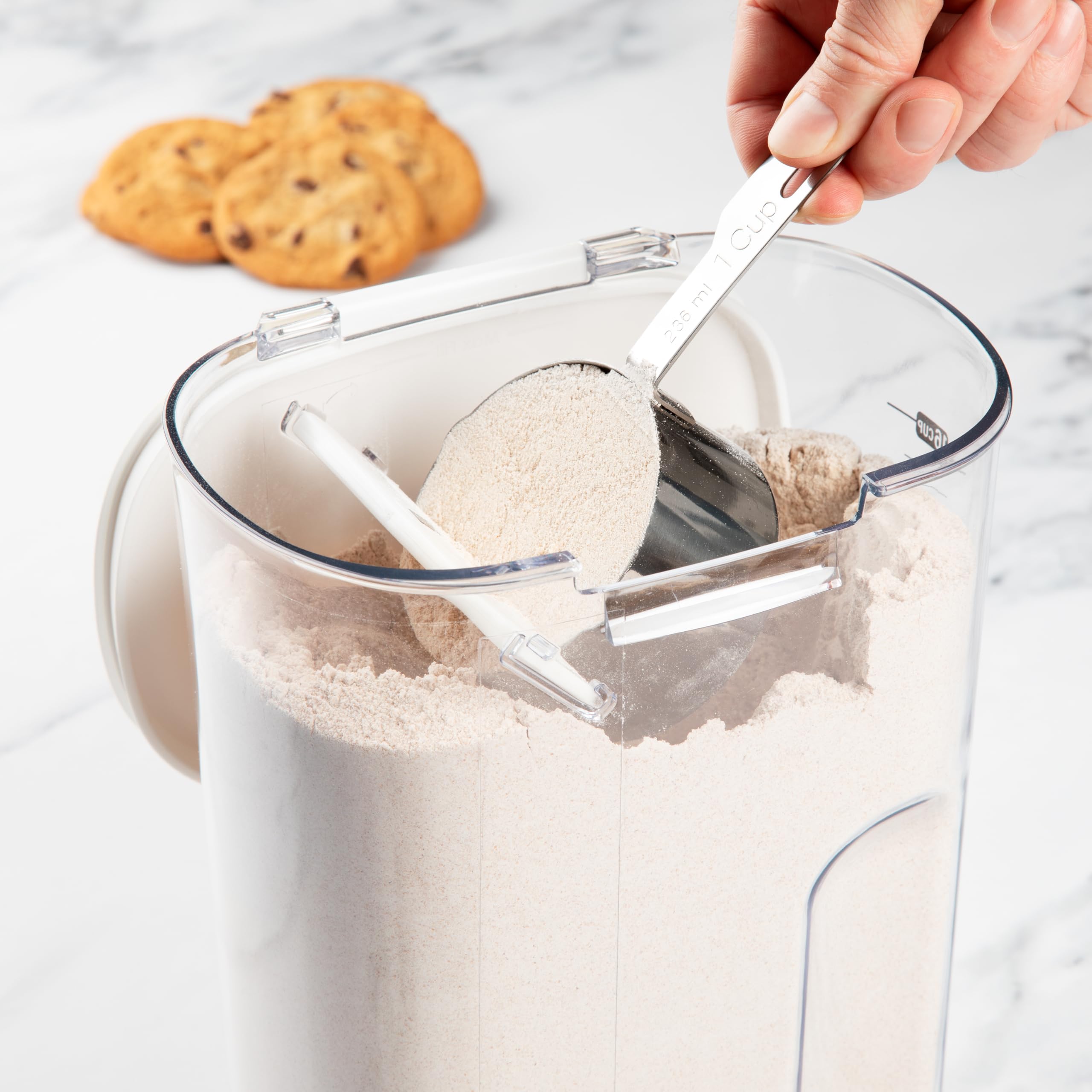 ProKeeper: contenedor de azúcar glas con cuchara magnética para espolvorear fácilmente.