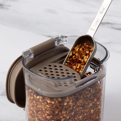 ProKeeper recipiente pequeño para especias con dosificador y nivelador integrado.
