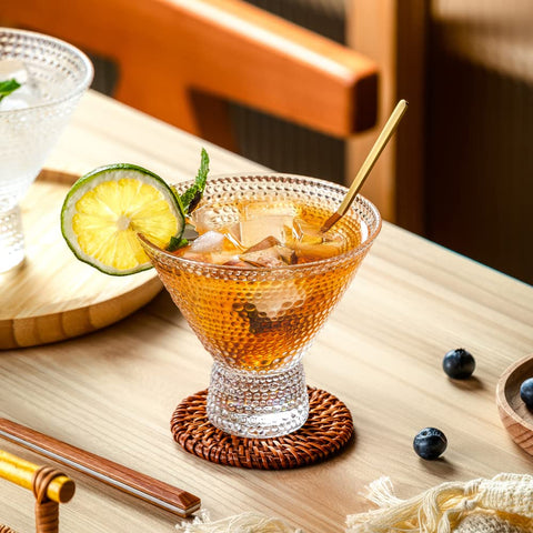 Vaso PTSTING Martini con base estable para servir con confianza.