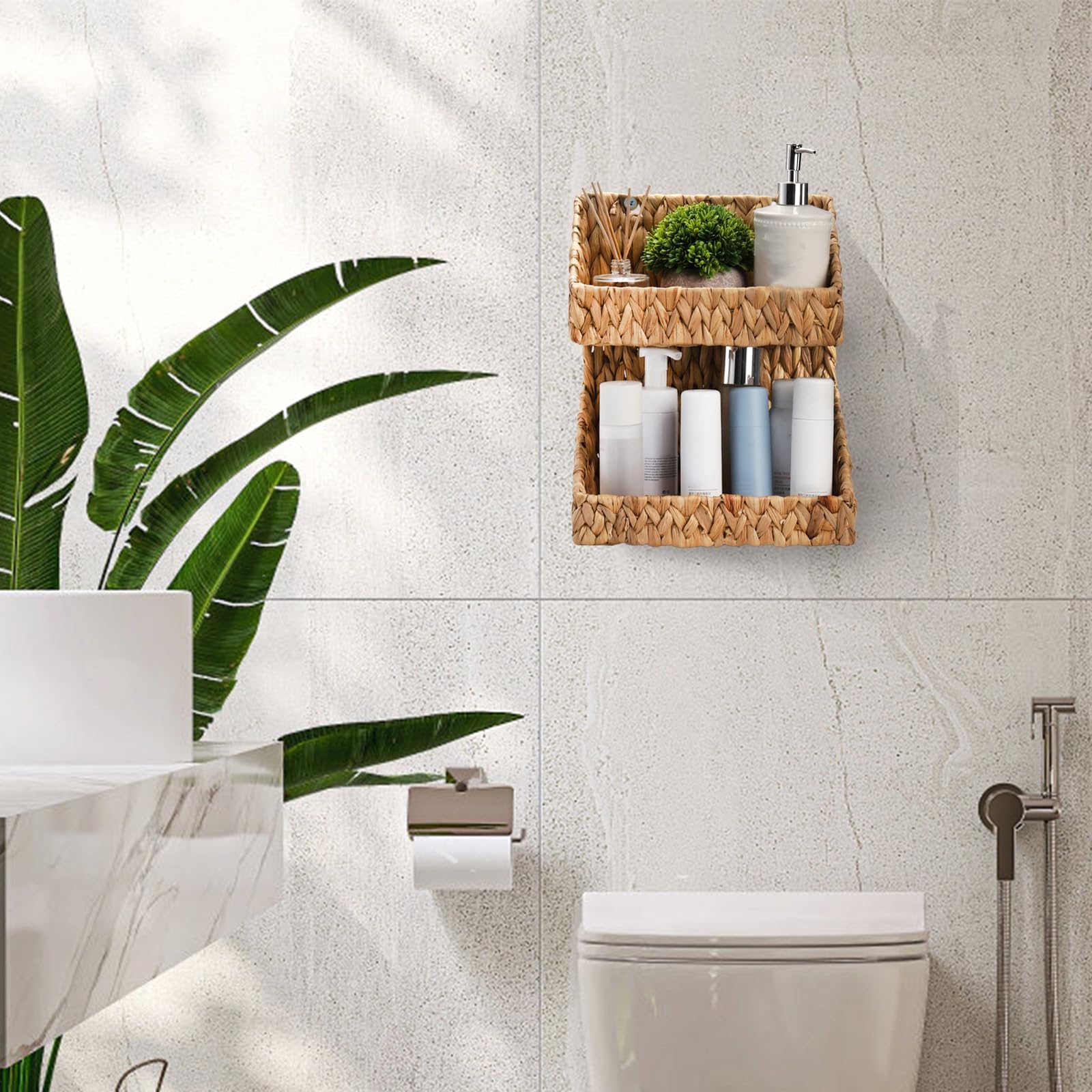 Canasto de baño colgante para artículos de higiene y organización.