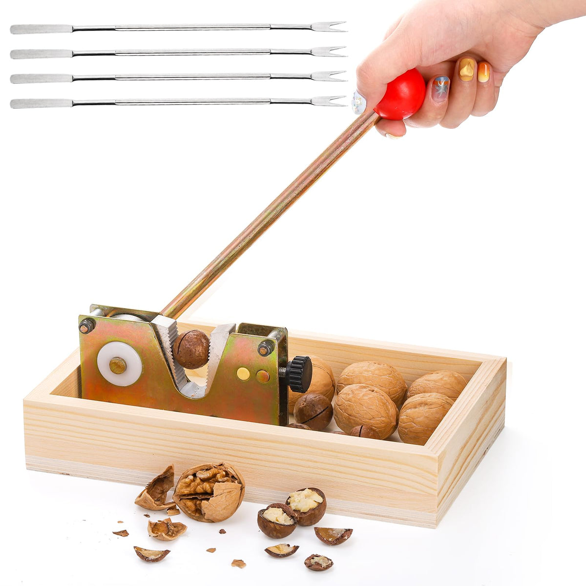 Pumtus rompenueces con cuatro tenedores y base de madera; opción eficiente para abrir nueces.