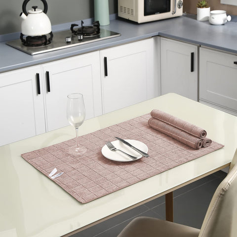 Puomue: detalle tejido suave camel, experiencia agradable al tacto.
