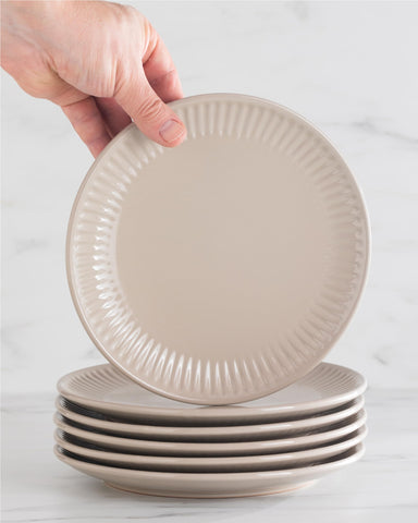 Pure Living: tono marrón claro para combinaciones modernas en mesa
