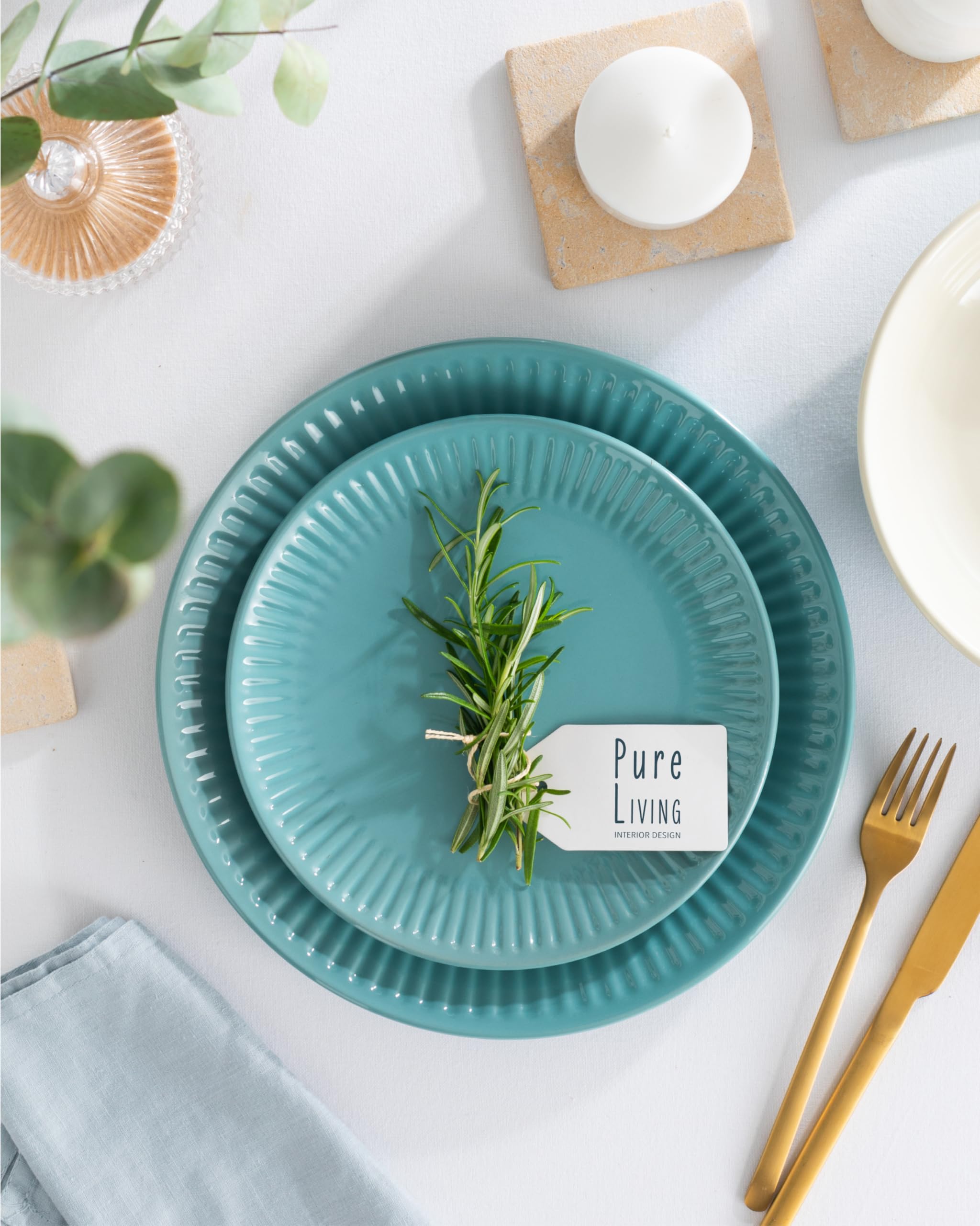 PURE LIVING INTERIOR DESIGN cuencos verdes con relieve acanalado, perfectos para ensaladas diarias.