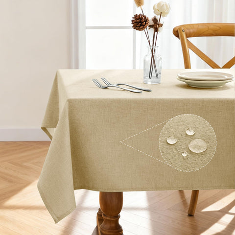 Mantel rectangular Pureegg impermeable en tono beige protegiendo la mesa