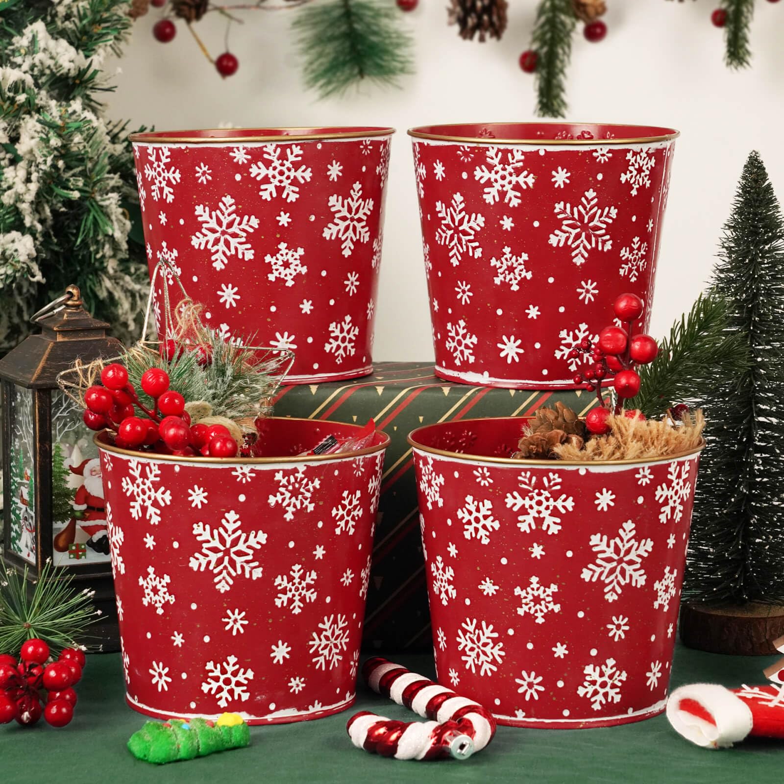 Putuo Decor: textura relieve exterior en cubos navideños galvanizados para un toque festivo.