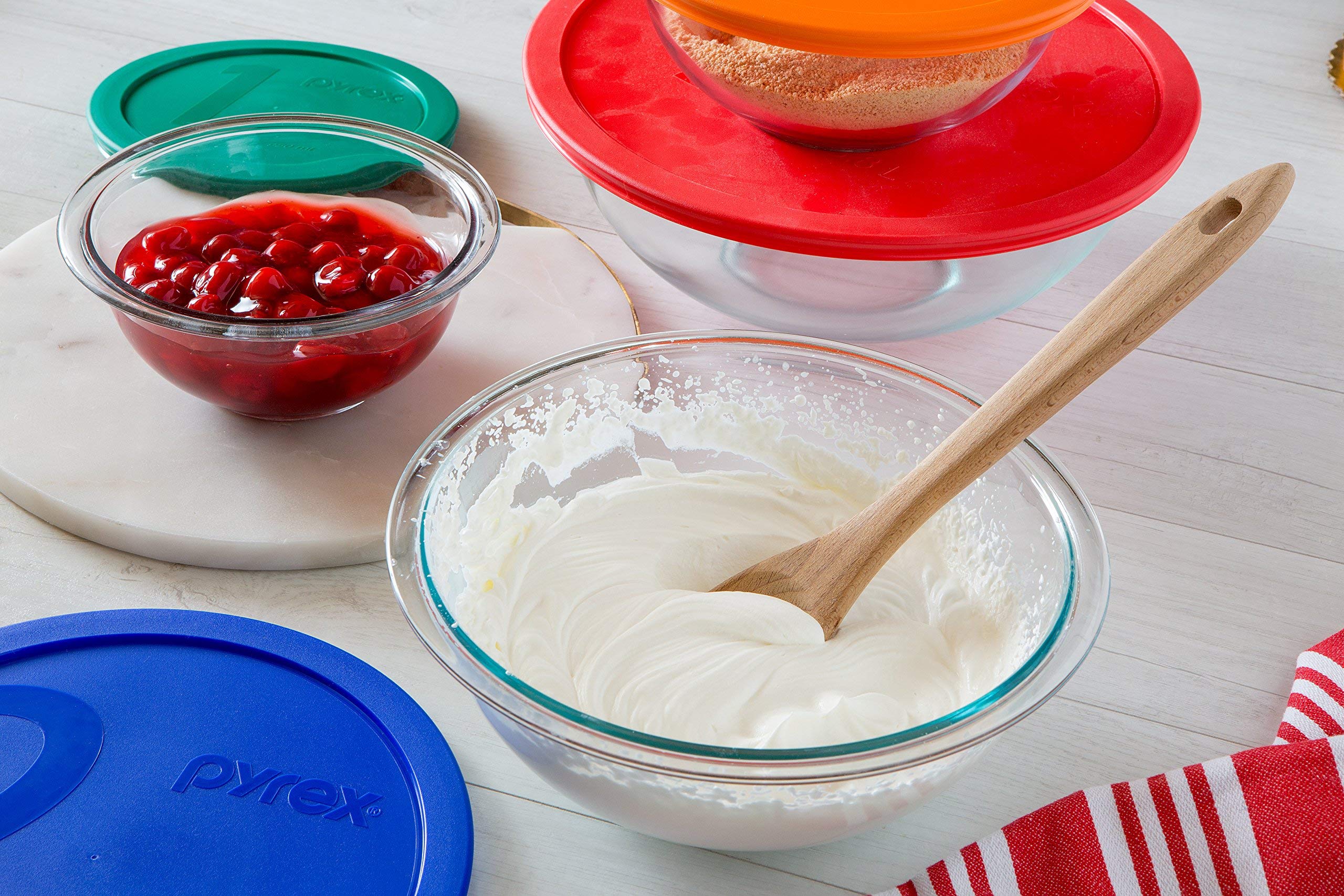 Vidrio resistente Pyrex 325 2,5 qt evita olores y manchas durante uso diario.