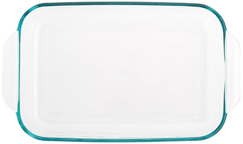 Detalle del borde liso de la bandeja Pyrex Basics en vidrio claro.