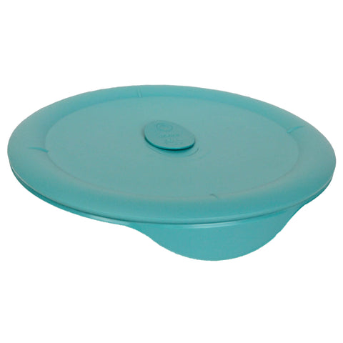 Detalle de la tapa ventilada Pyrex turquesa, diseño de ajuste seguro para almacenamiento.
