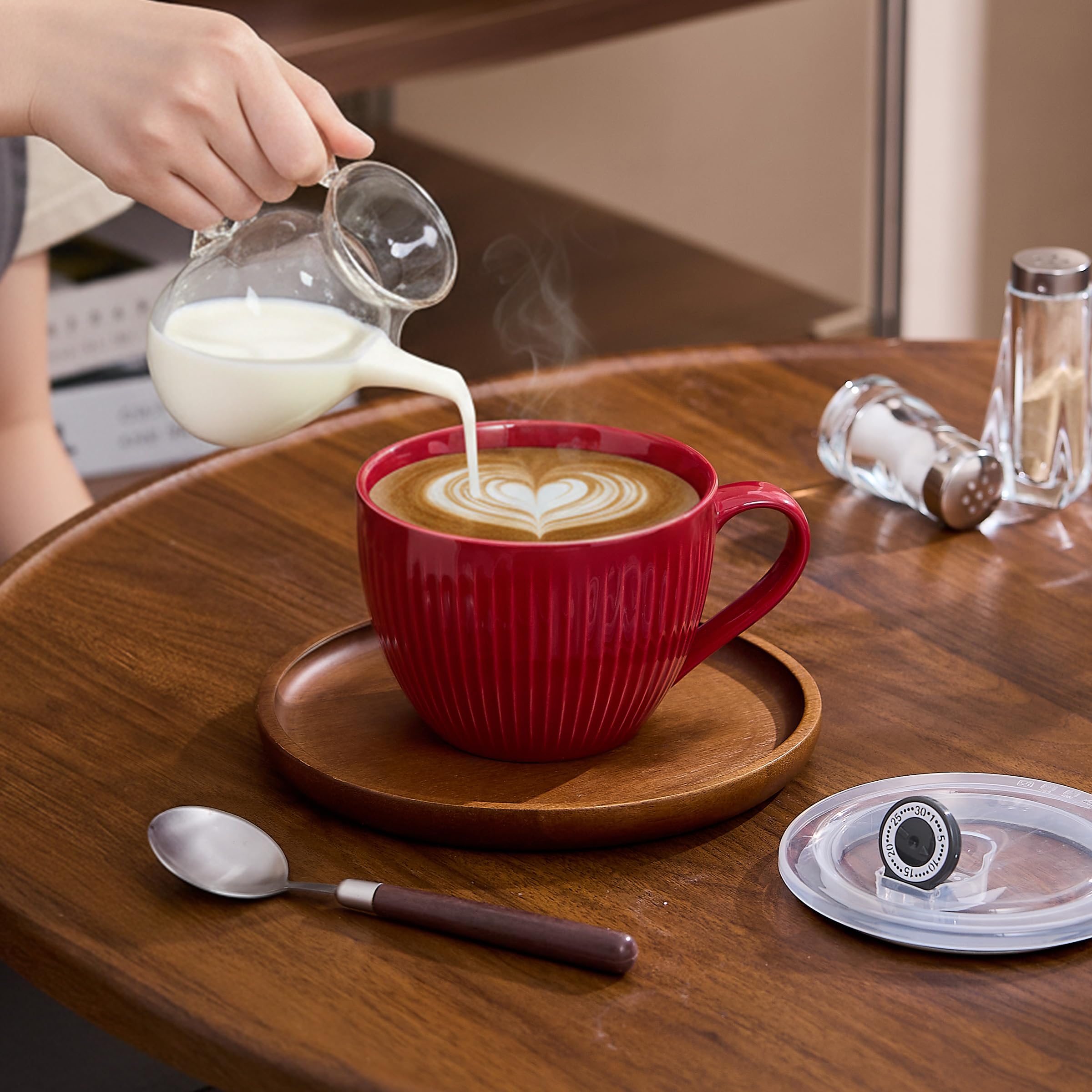 Pyrilo asa ergonómica en tazón, cómoda para comer sopa o avena.
