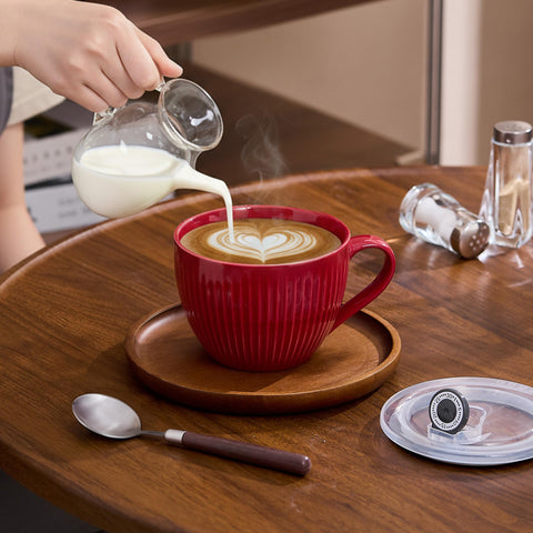 Pyrilo asa ergonómica en tazón, cómoda para comer sopa o avena.