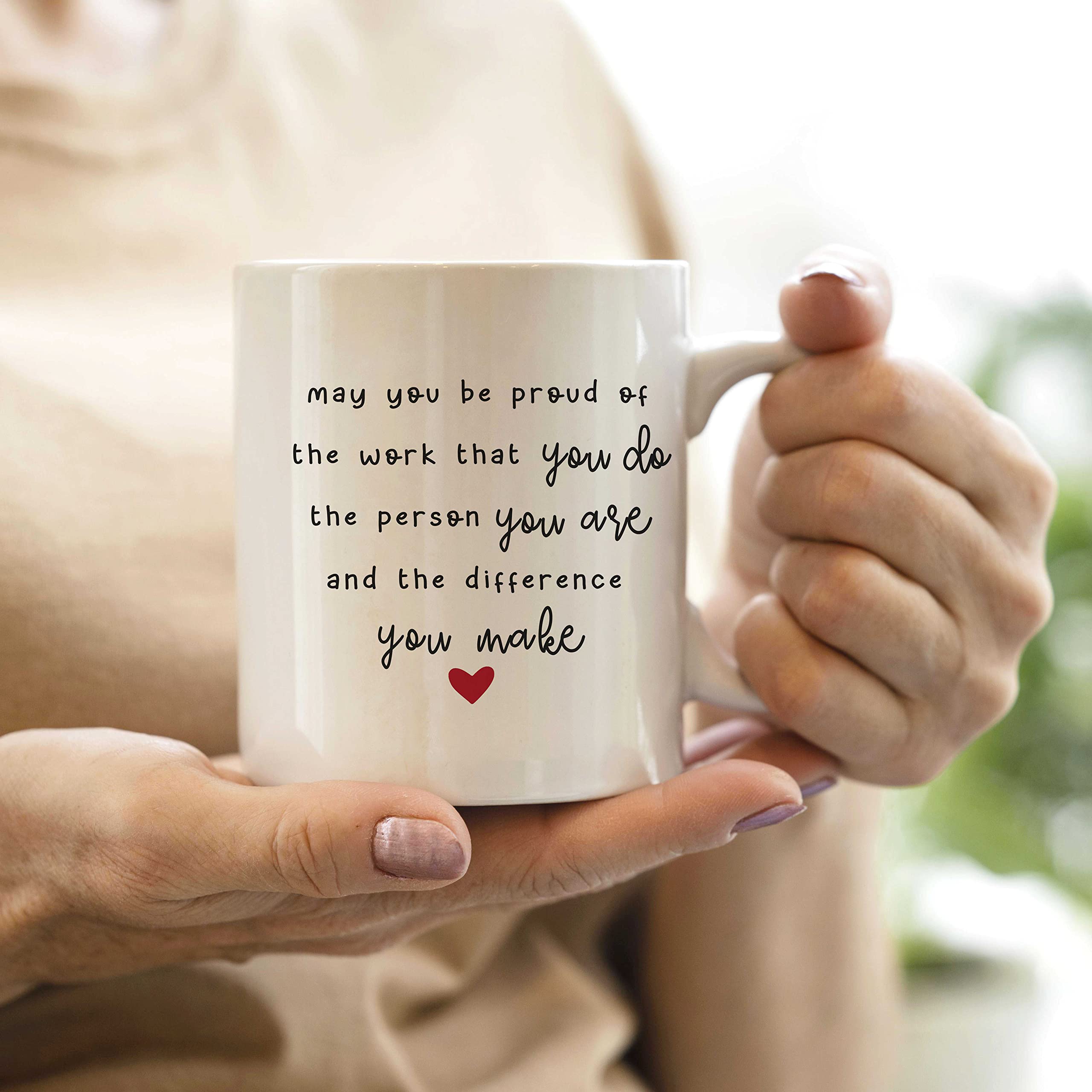 Taza QASHWEY regalo de despedida para compañeros de oficina.
