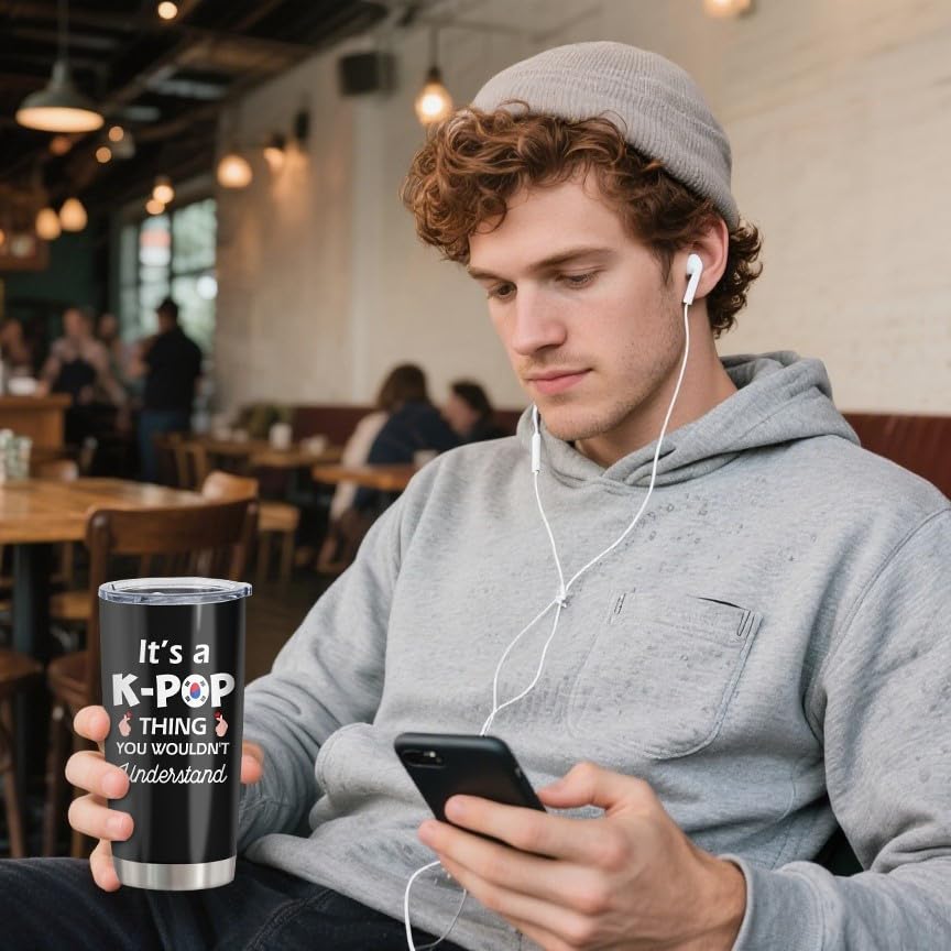 Uso en exteriores: taza térmica K-POP de Qatdey para playa y picnic.