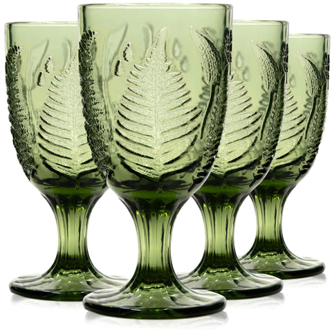 QELVIO copas de vidrio verde, vista frontal; color auténtico para cenas elegantes.
