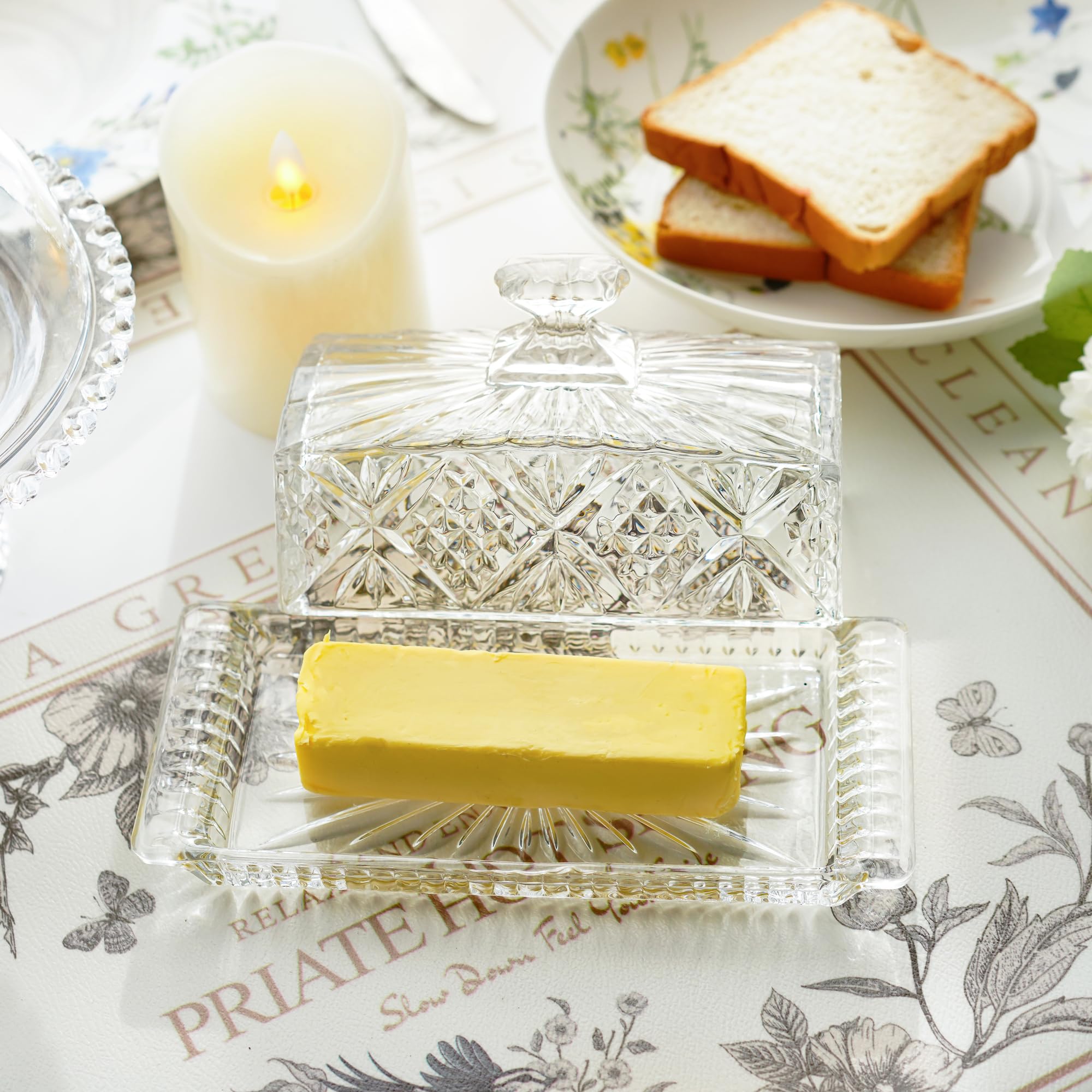 Diseño de dos piezas de QFkris, ideal para presentar queso crema o postres.