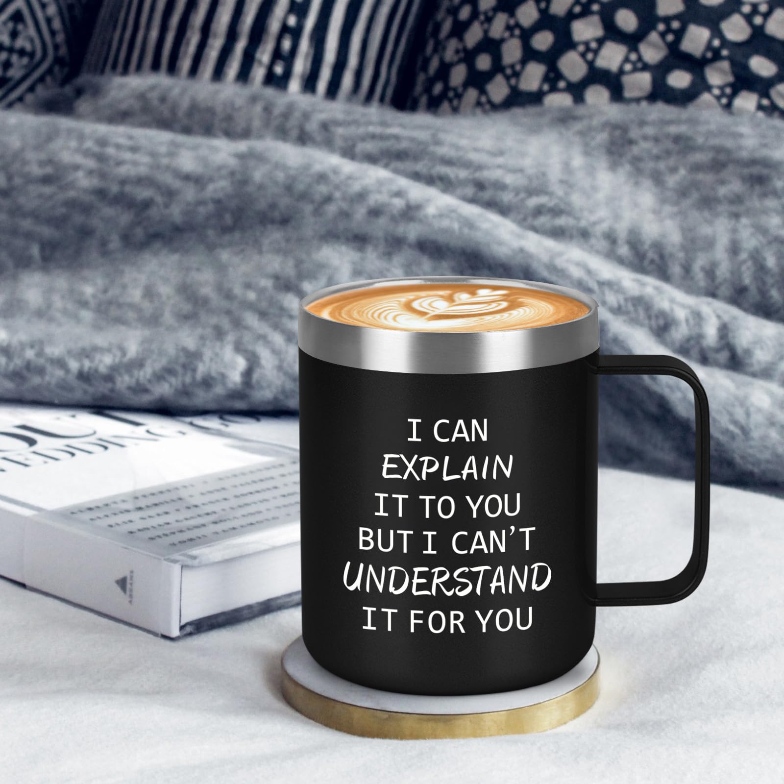 Uso diario de la taza Qtencas para ingenieros en escritorio
