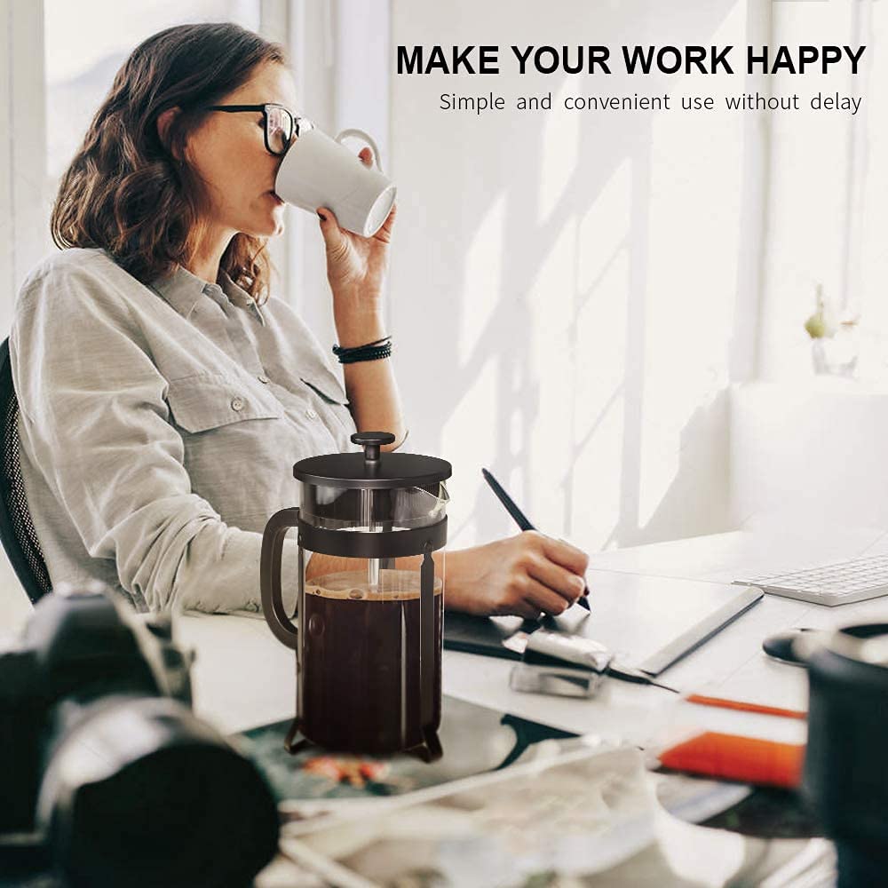 Prensa para café en casa con capacidad de 34 onzas, ideal para reuniones.