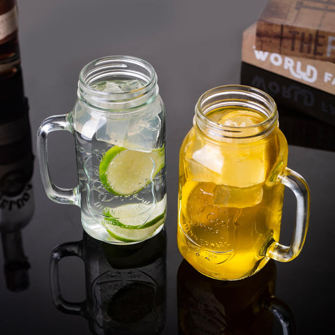 Vaso QWEZXO Mason 24oz, mango ergonómico para servir con comodidad.