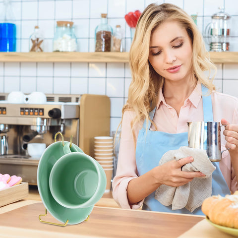 QWORK: medidas compactas para exhibir tazas y platillos con estabilidad