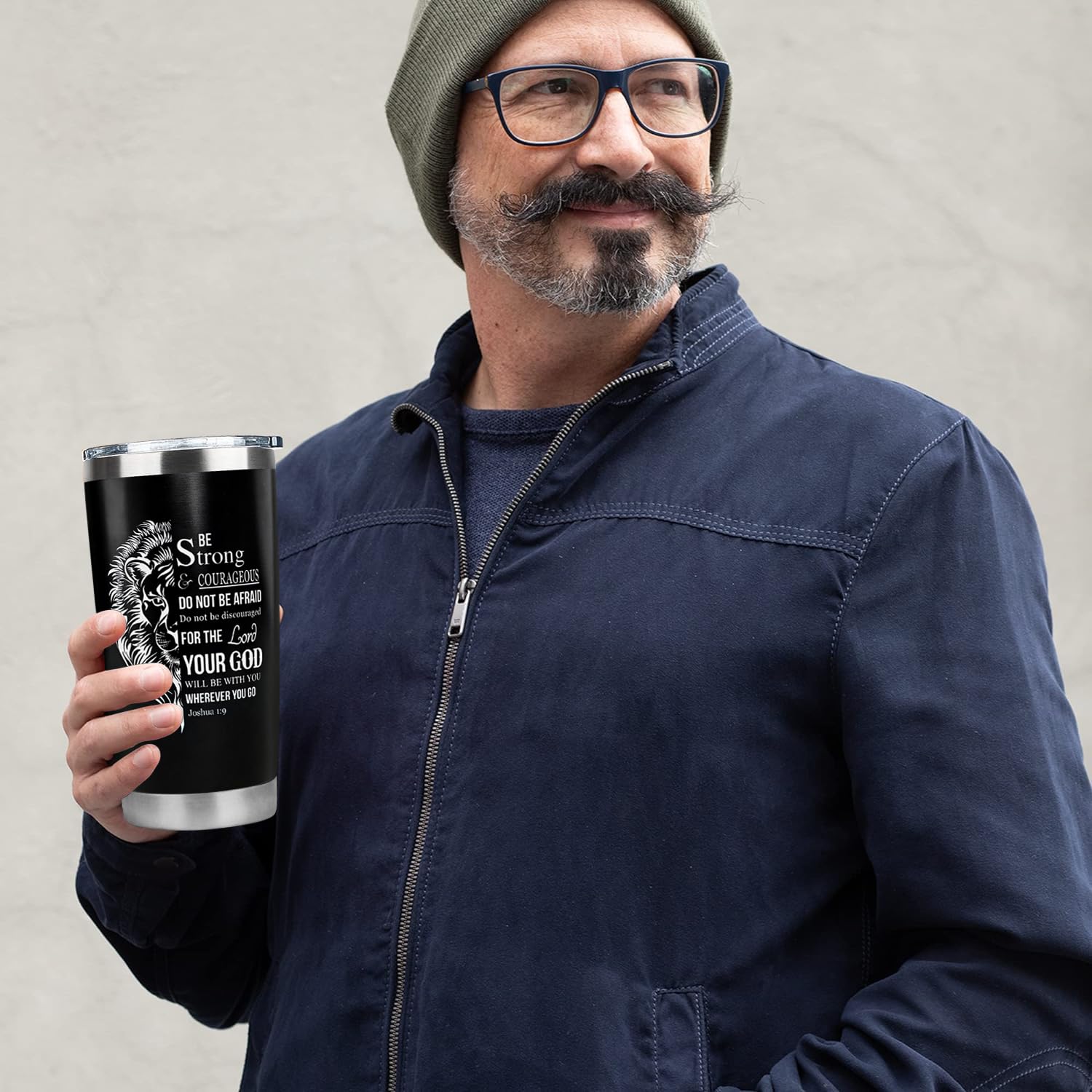 Tumbler qynspngs con pajita reutilizable, ideal para viajes y uso diario.