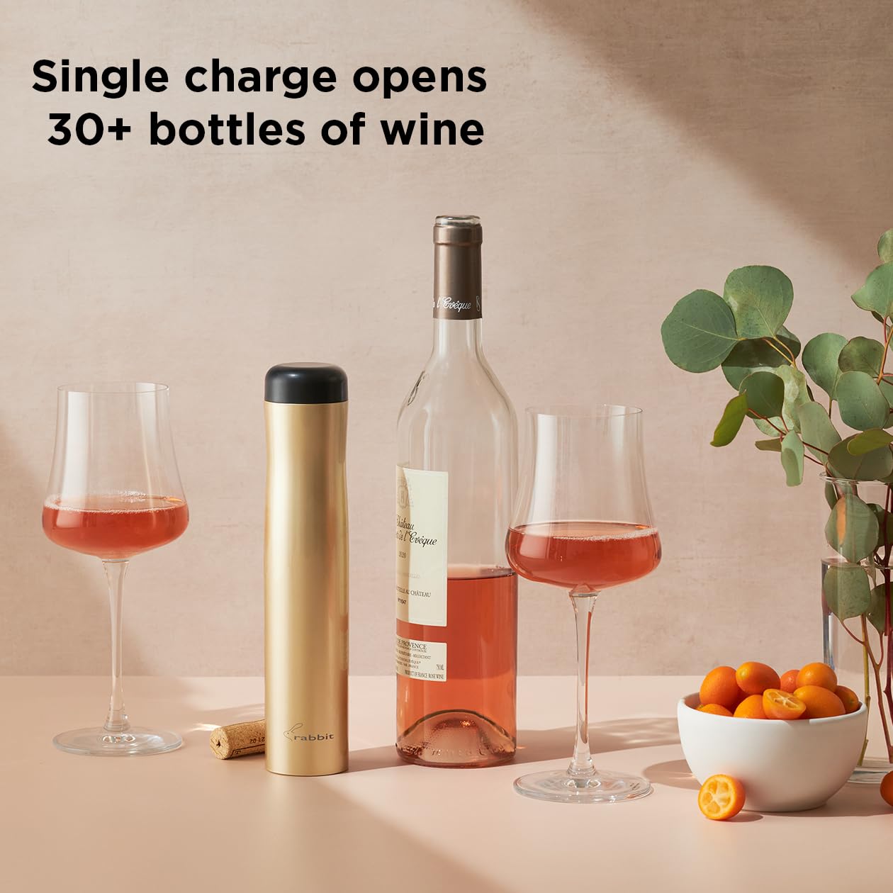 Con una carga, abre 30+ botellas de vino sin esfuerzo.