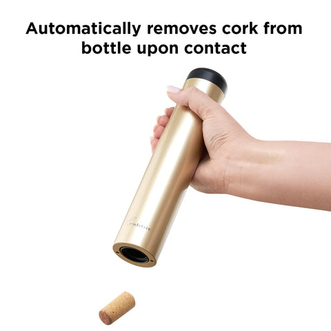 El cortador de foil integrado facilita retirar la envoltura de la botella.