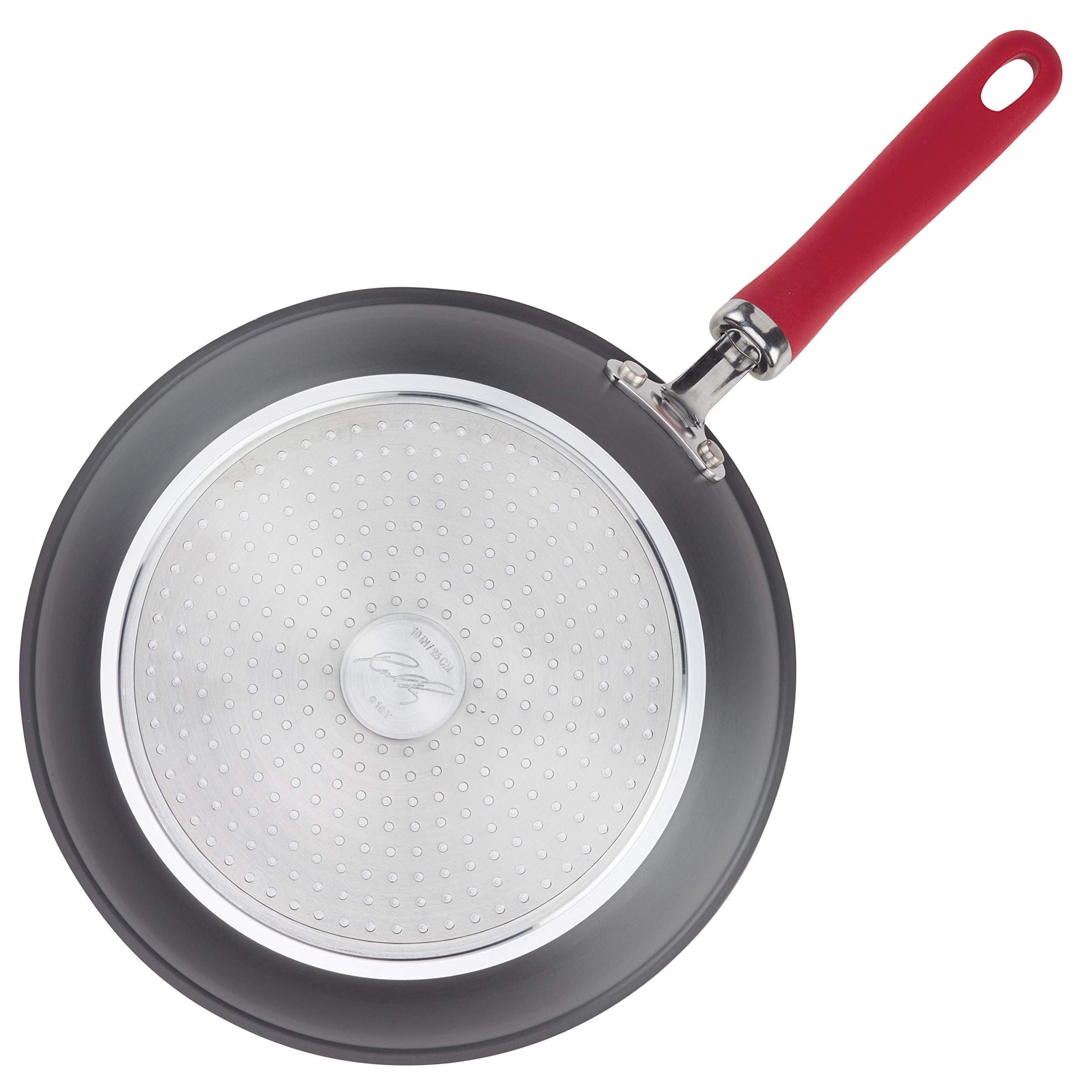 Manija ergonómica de doble remache en la sartén Rachael Ray para mayor control.