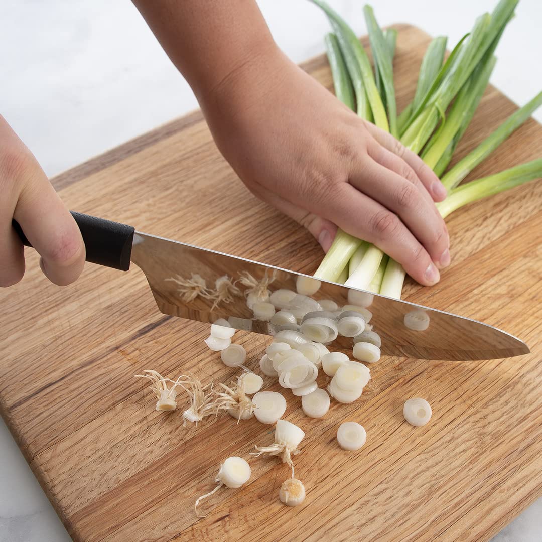 Cuchillo Rada para picar hierbas frescas con filo estable.