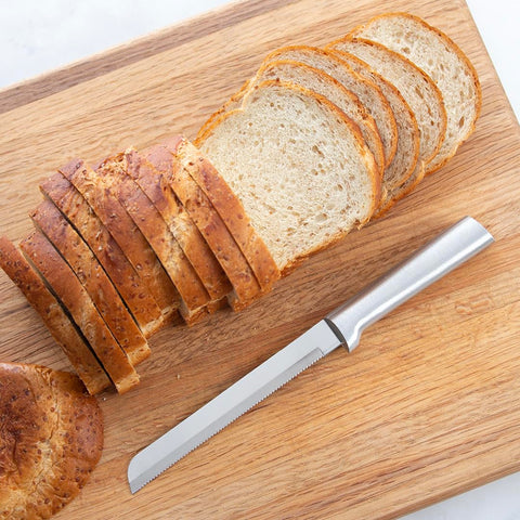 Rebanadas de pan perfectas gracias a la hoja afilada de RADA.