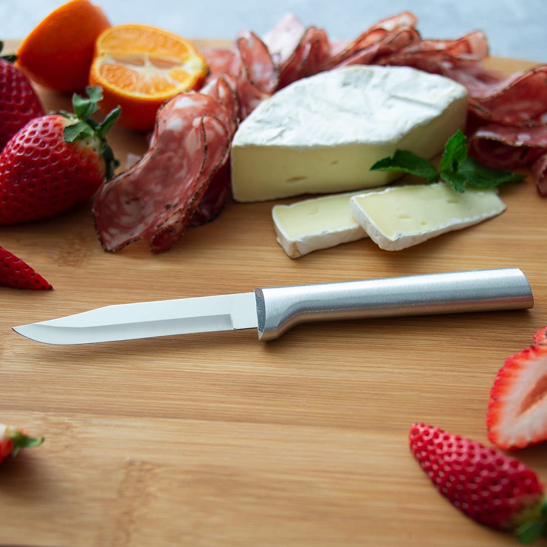 Cuchillo pelador RADA para separar carne de huesos con control.