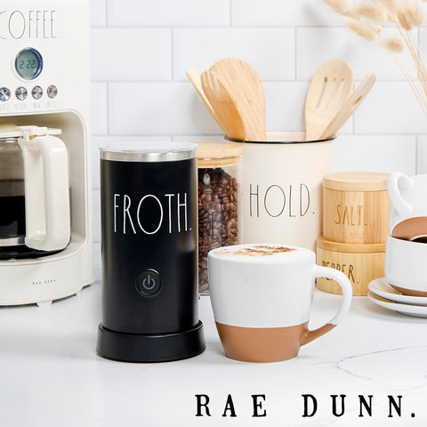 Rae Dunn espuma caliente y fría en una taza para café perfecto.