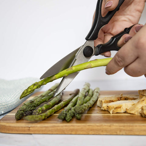 Rae Dunn para uso diario en cocina, ideal para cortar hierbas y aves.