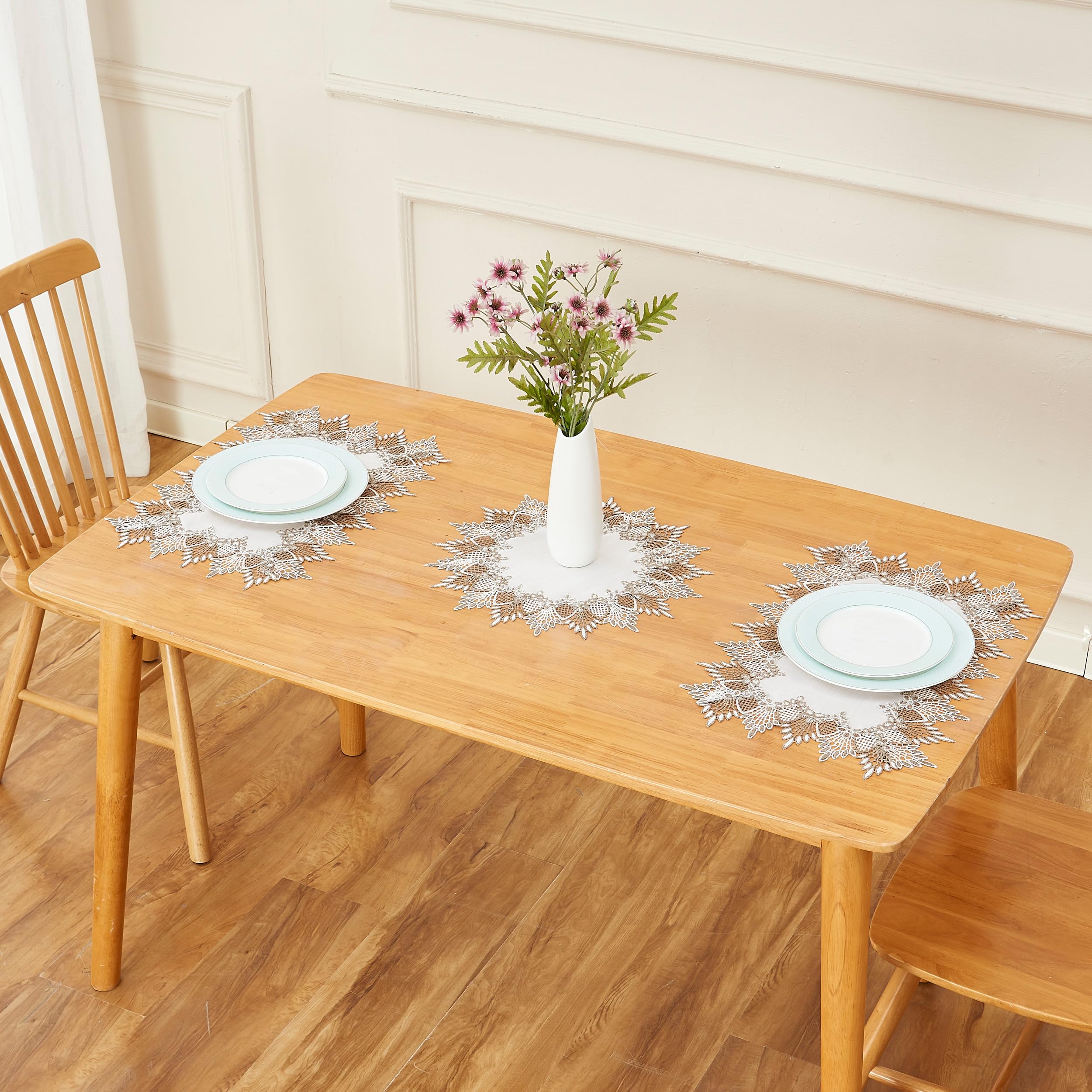 Raedan conjunto decorativo coordinado para mesa y tocador.