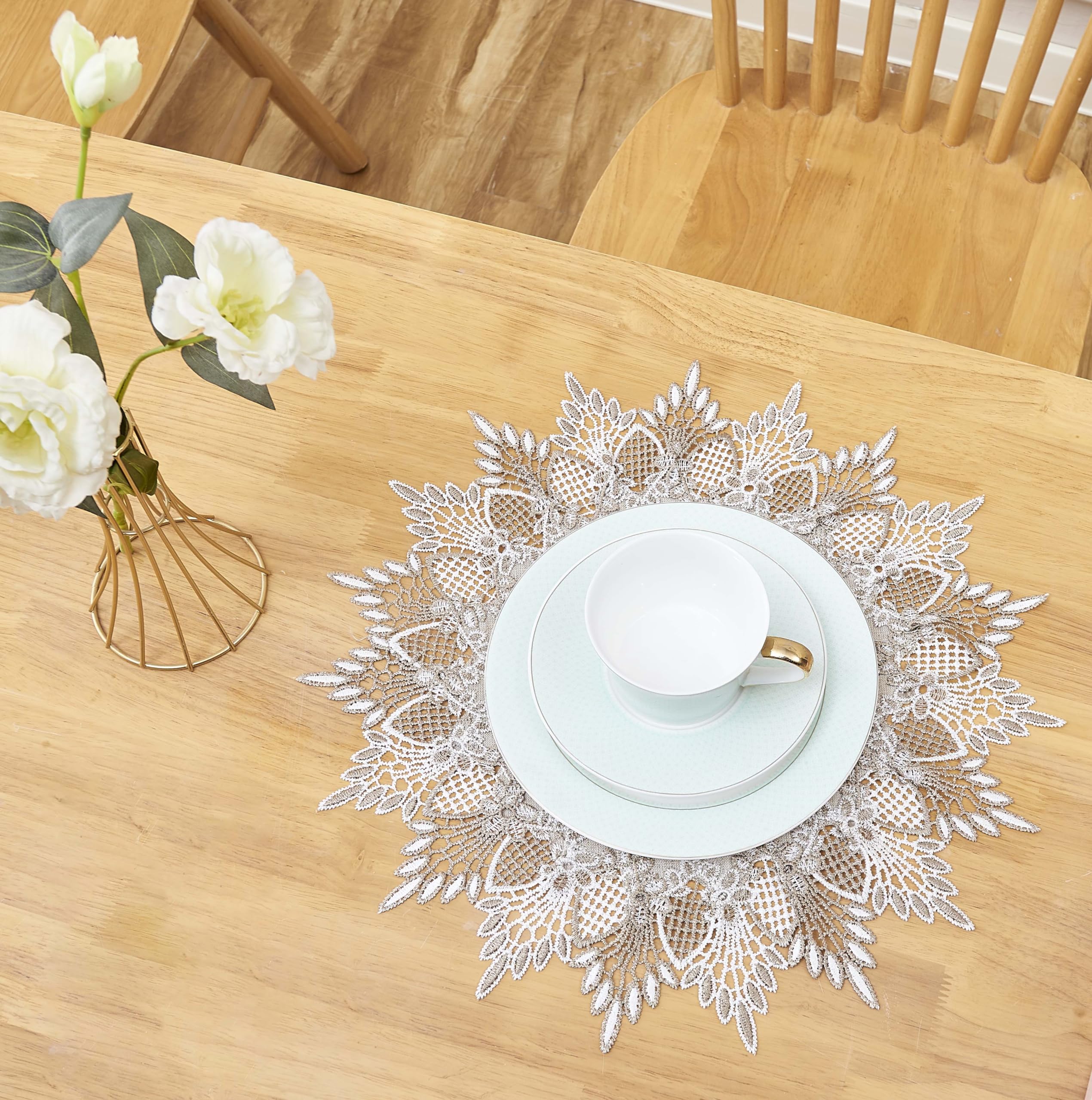 Raedan conjunto de manteles individuales de lino beige para protección y estilo diarios.