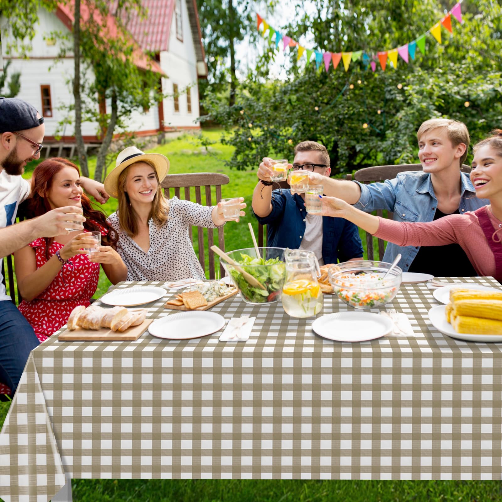 Limpieza fácil: mantel plástico Ragnhild para una limpieza rápida tras la celebración.
