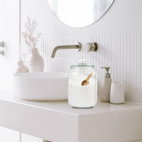 Rainmae BathGlow sales de baño en formato de 70 oz listas para usar.