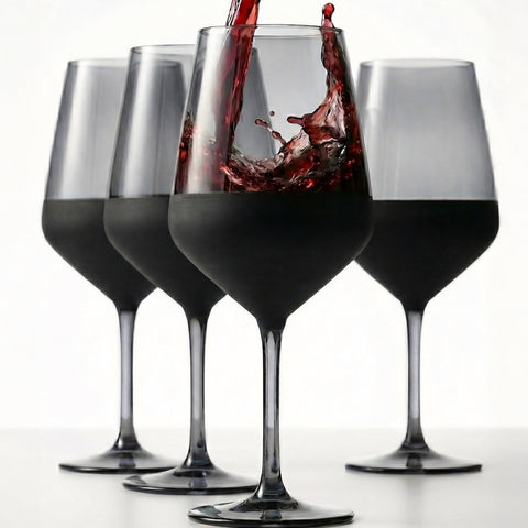 RAKLE copas de vino, conjunto de 4 con acabado mate para una mesa elegante.