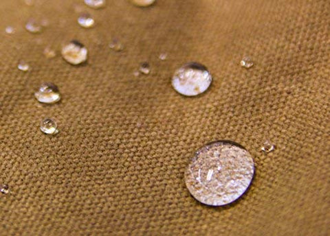 Cremallera bronce resistente de Readywares facilita acceso suave y duradero.
