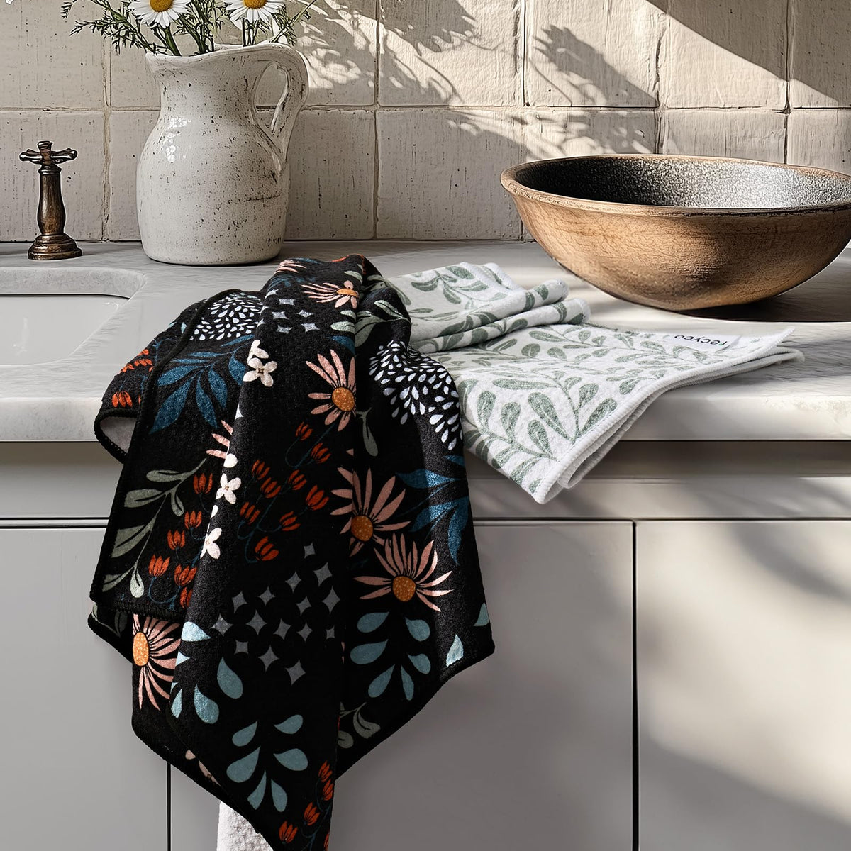 RECYCO: toalla waffle flor encantada, añade estilo y practicidad en la cocina.