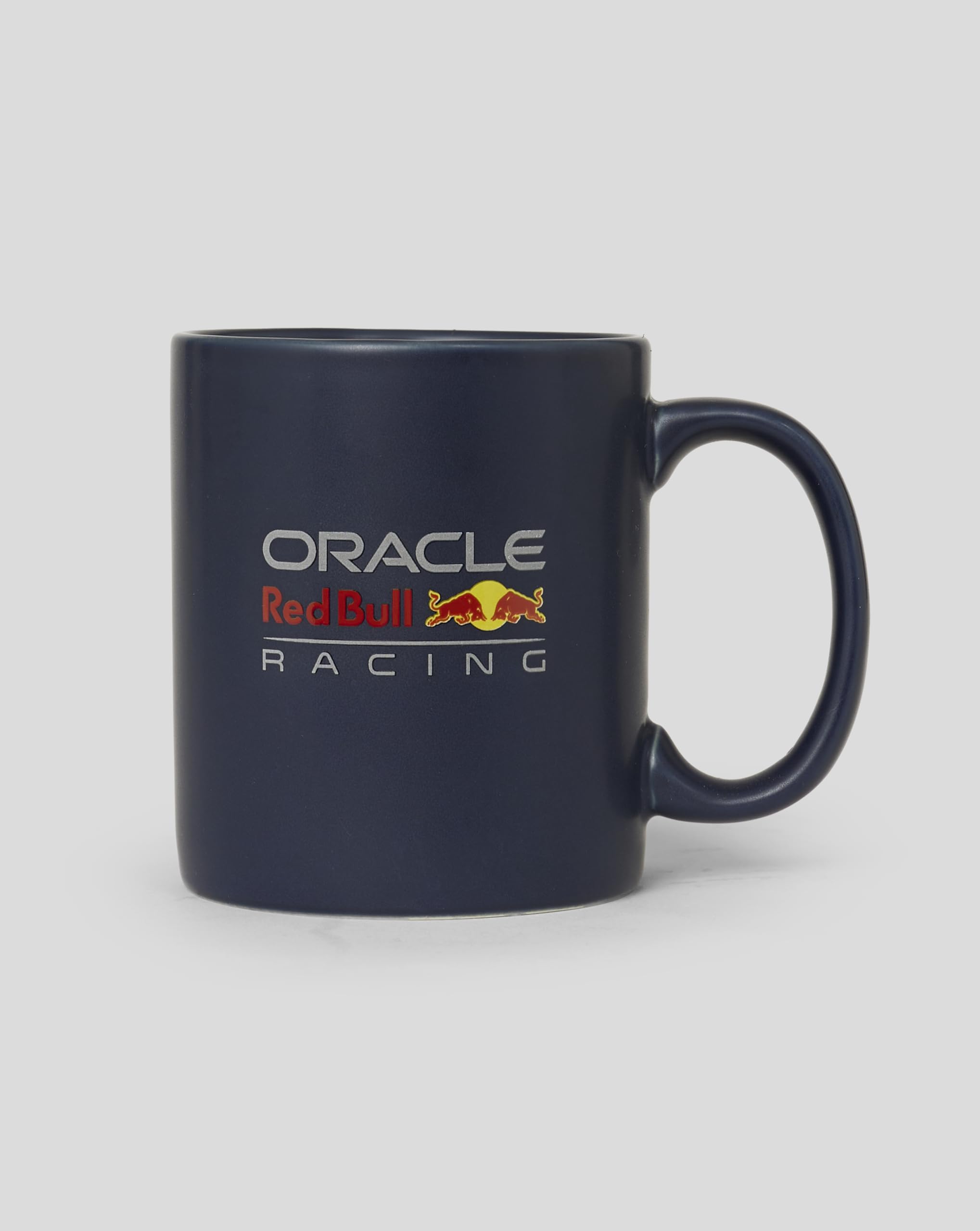 Taza Red Bull Racing Castore con logo en dos caras, ideal para fans durante las carreras.