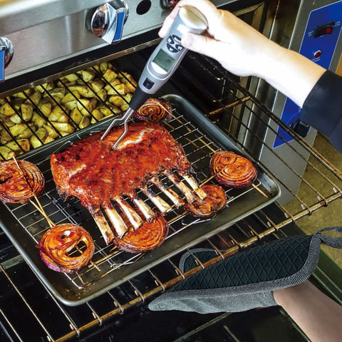 Manoplas RED LMLDETA con textura diamante para agarre seguro al cocinar.