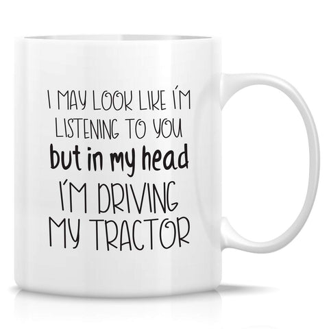 Taza Retreez con diseño de tractor en frontal, ideal para despertar con humor.