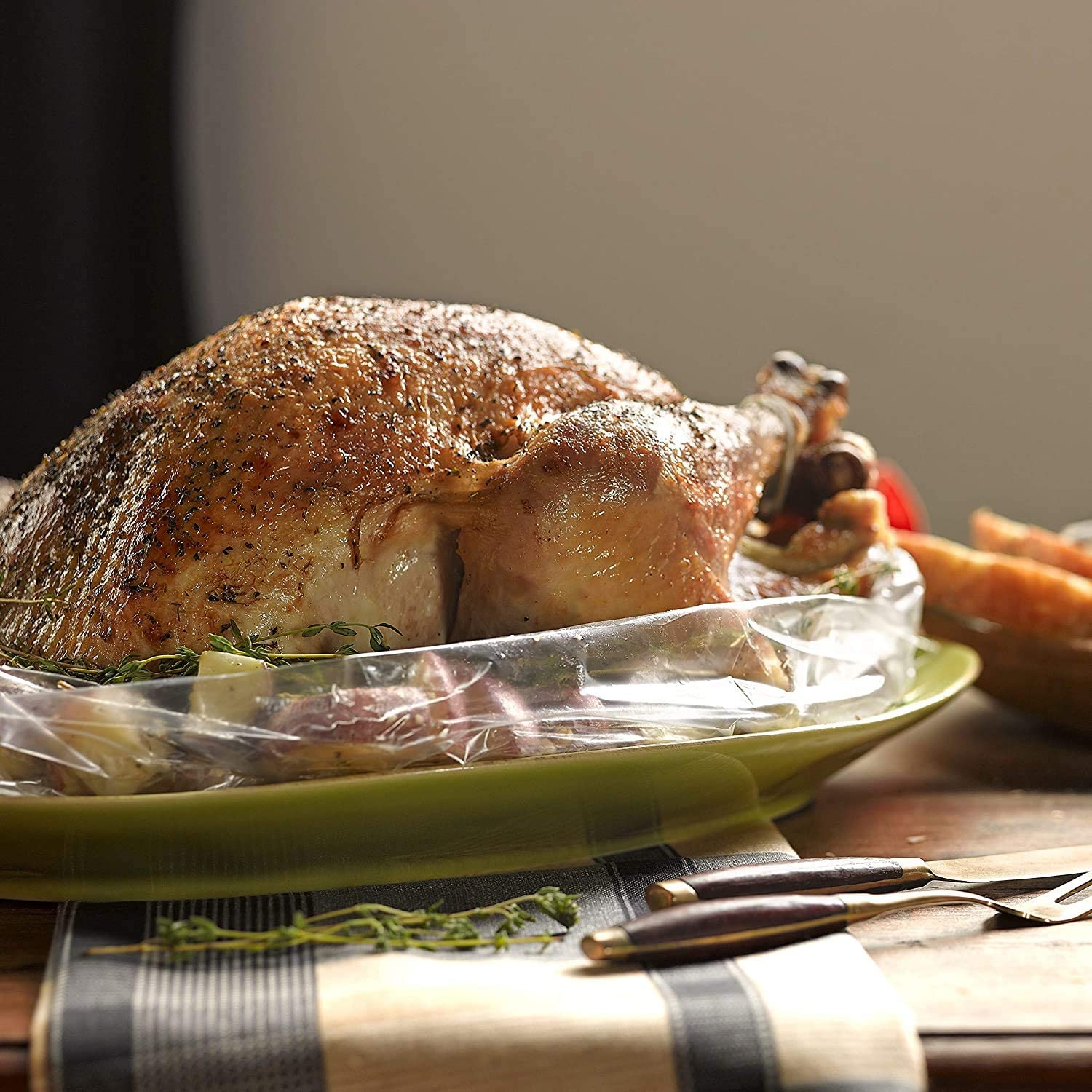 Las bolsas Reynolds para horno facilitan limpieza al evitar que se pegue la comida.