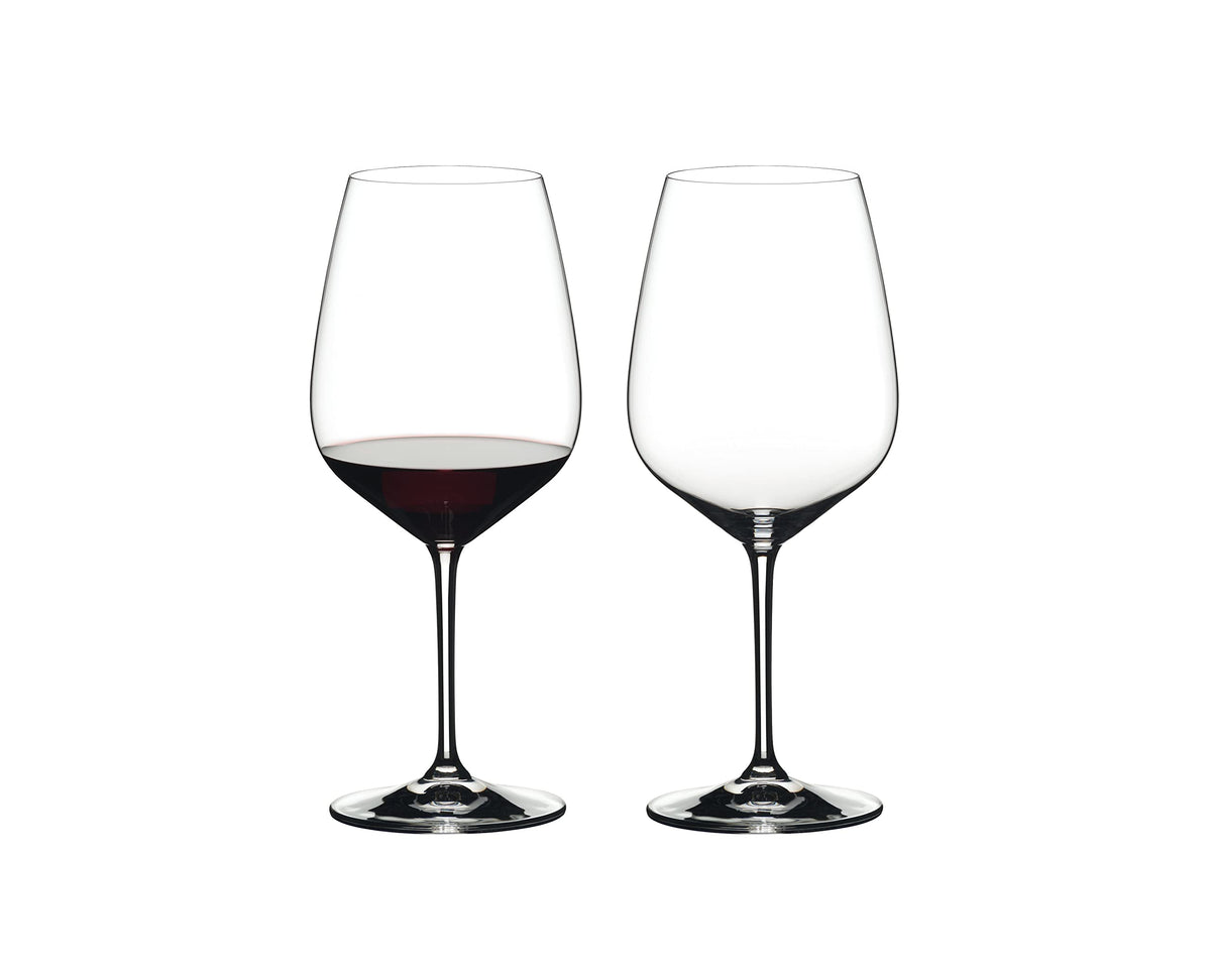 Vaso Riedel Corazón a Corazón para Cabernet Sauvignon, ideal para maridar con carnes rojas.