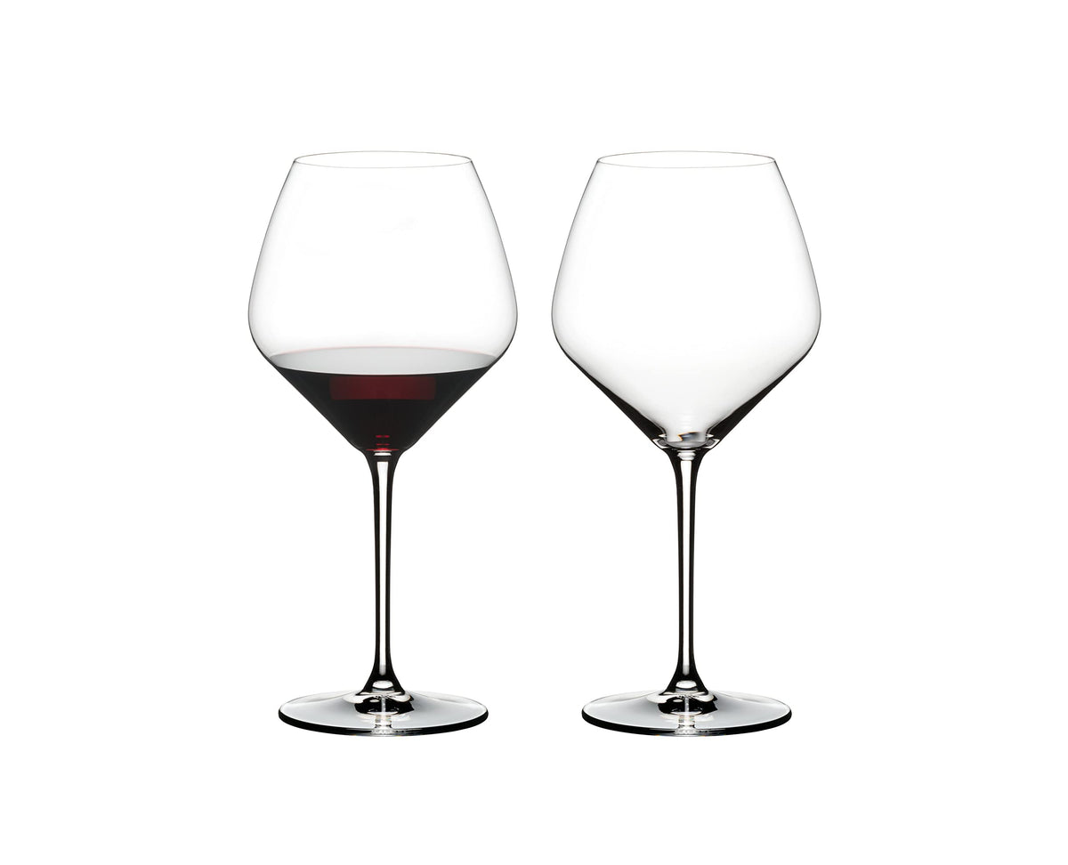 Vaso Riedel Extreme Pinot Noir con forma diamante realza notas de turba y ciruela.